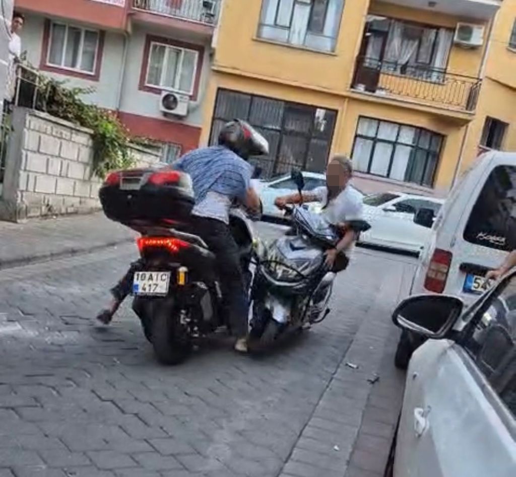 Terliklerini Çıkartıp Kavgaya Koştu! AW543984 02 - Marmara Bölge Gazetesi