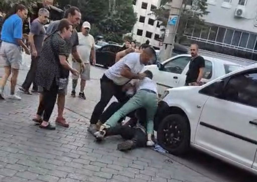 Terliklerini Çıkartıp Kavgaya Koştu! AW543984 03 - Marmara Bölge Gazetesi