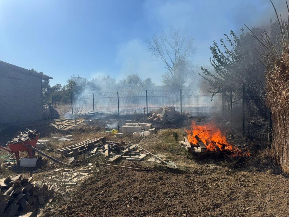 Balıkesir’in Erdek ilçesinde anız yangını meydana geldi Kısa sürede büyüyen