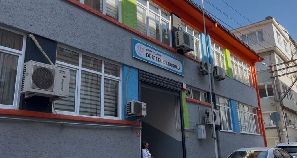 Küçük Çocuğun Parmağı Koptu, Öğretmen Derse Devam Etti AW545837 07 - Marmara Bölge Gazetesi