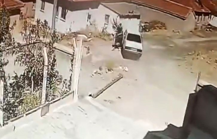 Seyir Halindeki Araçta Yılan Çıktı! Sürücü Kendini Yola Attı AW547471 01 - Marmara Bölge Gazetesi