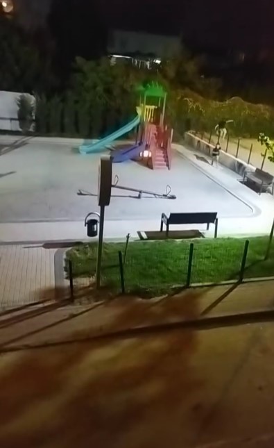 Çocuklar Parkı Kundakladı! AW547819 02 - Marmara Bölge Gazetesi