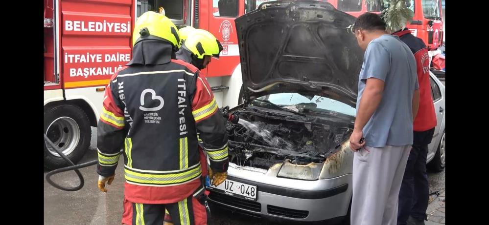 Balıkesir’de Park Halindeki Araç Yandı! AW547966 01 - Marmara Bölge Gazetesi