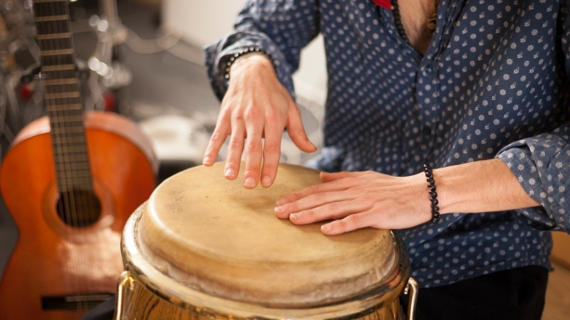 Susurluk Belediyesi, kadınlara özel düzenlenen perküsyon kursu için başvuruları açtı.