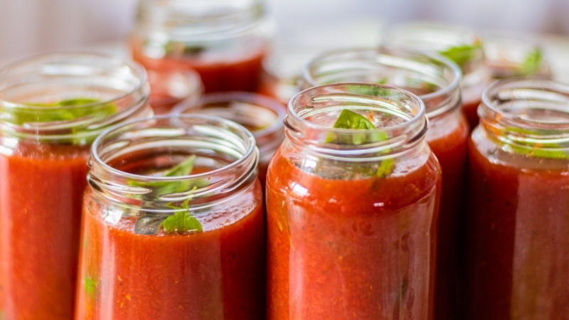 Balıkesir mutfaklarında sıkça kullanılan konserve domates, doğru yöntemlerle saklandığında 2