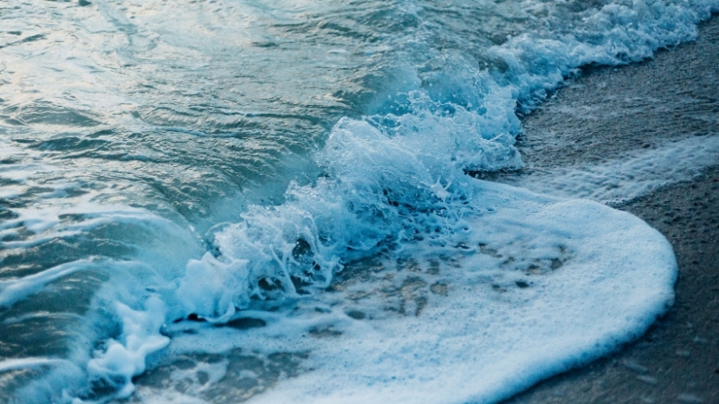 Turan Köy Plajı, sakinliği ve doğal güzellikleriyle tatilcilerin huzur bulduğu