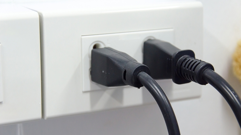 Kullanmadığınız cihazları fişte bırakmak, farkında olmadan elektrik faturalarınızı yükseltiyor. Küçük