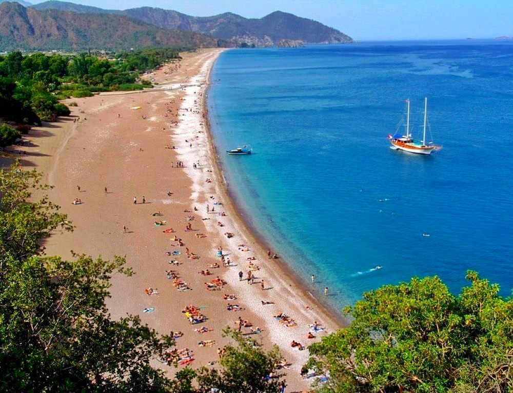 Akdeniz’in berrak suları ve çam ormanlarının huzur dolu manzarasıyla buluşan