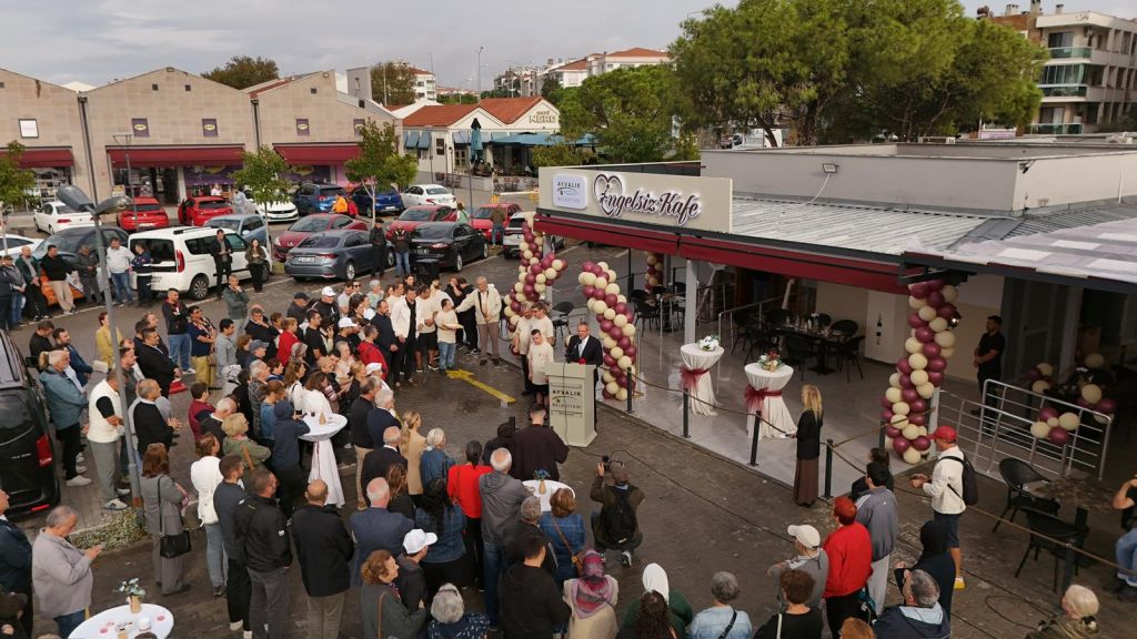 Ayvalık’ta Tarihi An: İlk Engelsiz Kafe Açıldı! Engelsiz Kafe Hizmete Acildi 1 - Marmara Bölge Gazetesi