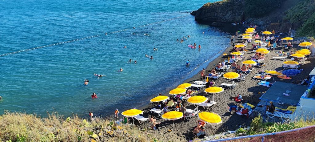 Ege’nin Mavi Bayraklı Plajı Tatilcilerin Gözdesi! IMG 20220711 164754 - Marmara Bölge Gazetesi