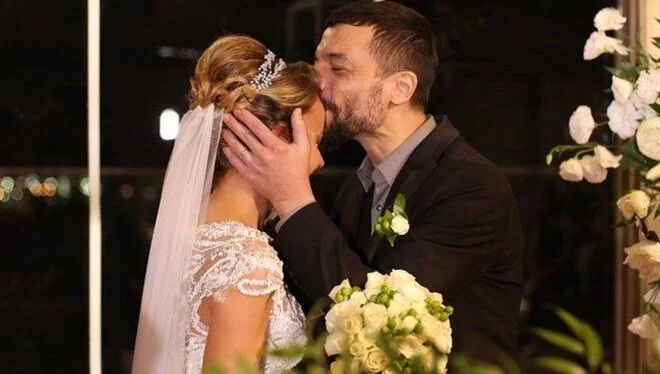 Bir dönemin sevilen oyuncusu Vildan Atasever ile romantik şarkılarıyla gönüllere