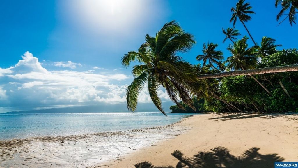 Yaz sezonunun vazgeçilmez rotalarından Antalya Side Plajı, altın sarısı kumu