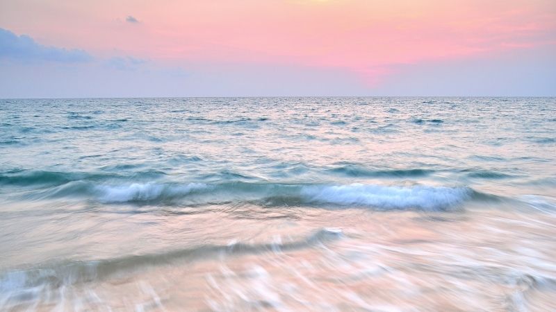 Antalya’nın turizm cenneti Alanya’da bulunan Portakal Plajı, tertemiz denizi, altın