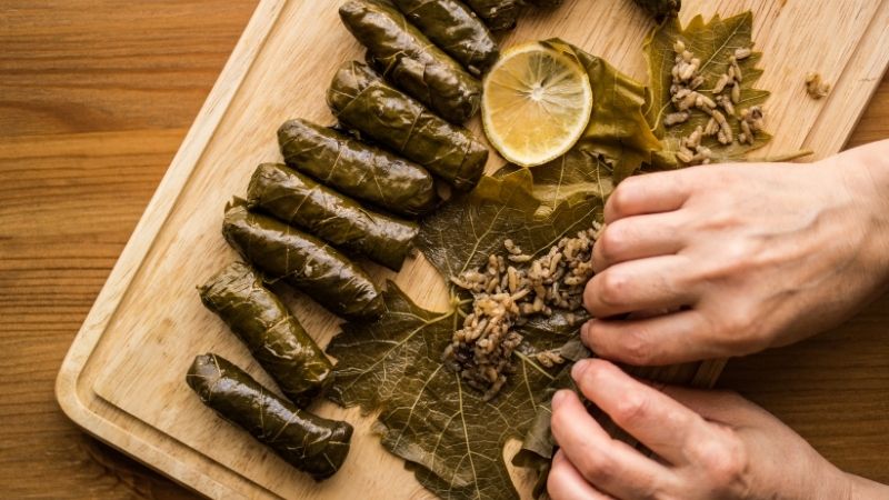 Yaprakların İçinde Saklı Lezzet! SILA KUSUMUN SABLONU 2025 09 25T185505.625 - Marmara Bölge Gazetesi