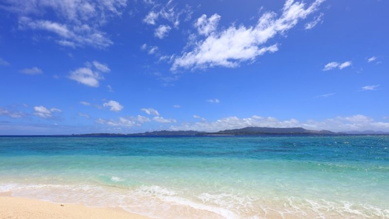 İzmir’in Foça ilçesinde, Eski Foça ile Yeni Foça arasında yer
