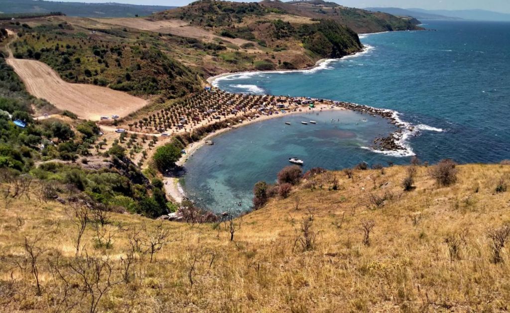 Antalya’nın saklı cennetlerinden biri olan Korsan Koyu, berrak denizi ve