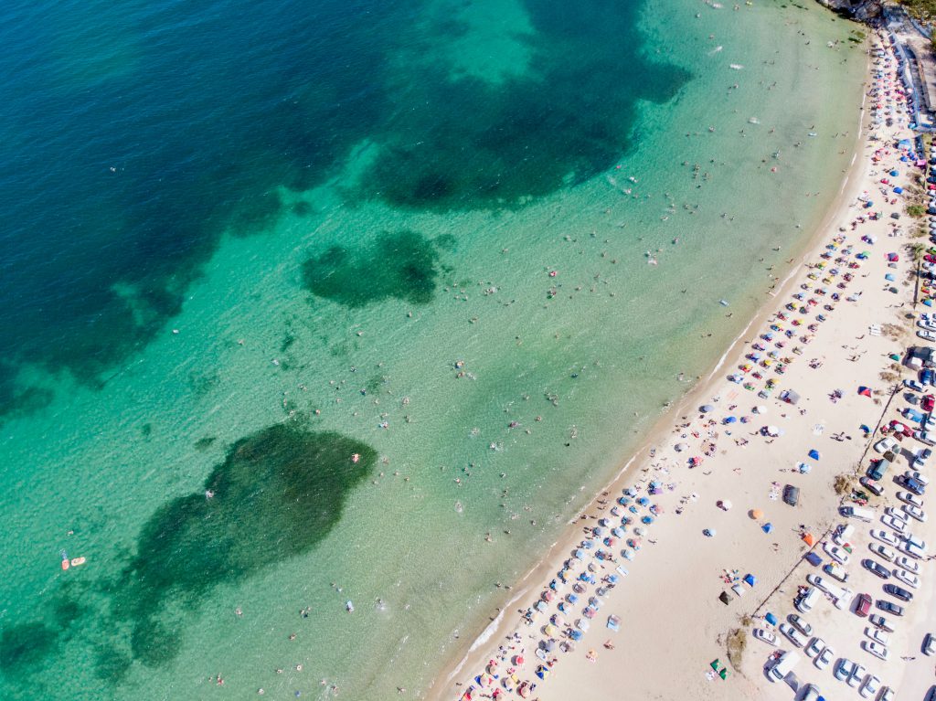 Türkiye’nin tatil kültürüyle tanışan ilk bölgelerinden biri olan Erdek, Marmara