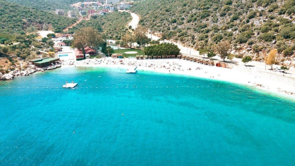 Muğla’nın saklı cennetlerinden Germe Plajı, sakin atmosferi ve doğal güzellikleriyle