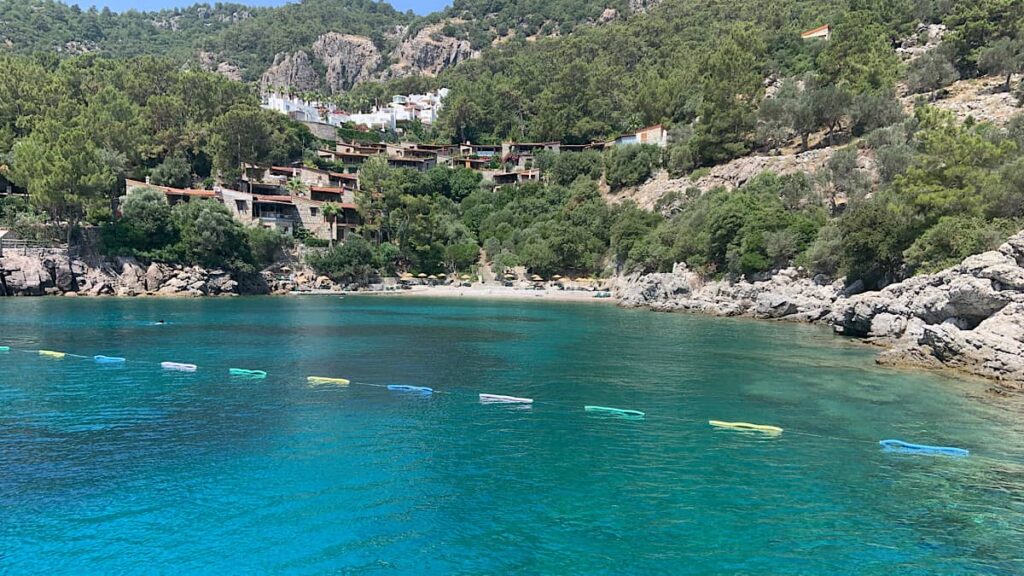 Amos Koyu, Marmaris’in saklı cennetlerinden biri olarak doğal güzellikleri ve