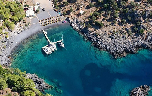 Muğla’nın kalabalıktan uzak, el değmemiş doğasıyla dikkat çeken Aşı Koyu,