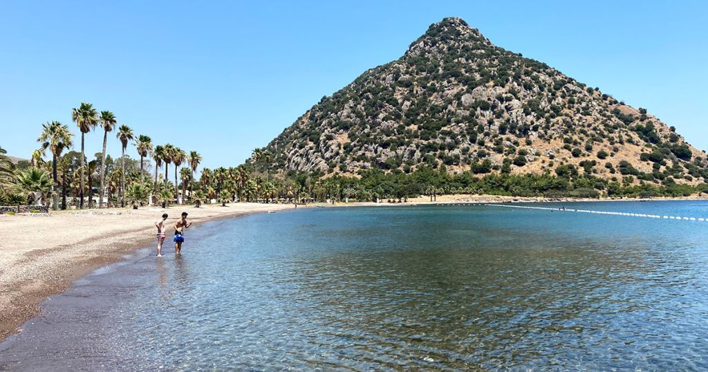 Altın Renkli Kumsallar ve Berrak Deniz Keyfi aspat koyu 1200x630 1 - Marmara Bölge Gazetesi