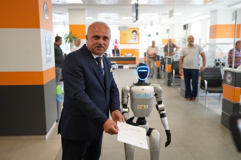 Kimlik Alan İlk Robot! aw536172 08 - Marmara Bölge Gazetesi