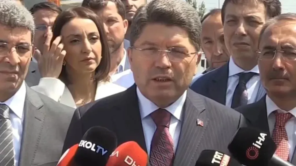 bakan tunctan sahte diploma ve e imza iddialarina iliskin aciklama 37 kisi tutuklandi vrpf cover - Marmara Bölge Gazetesi