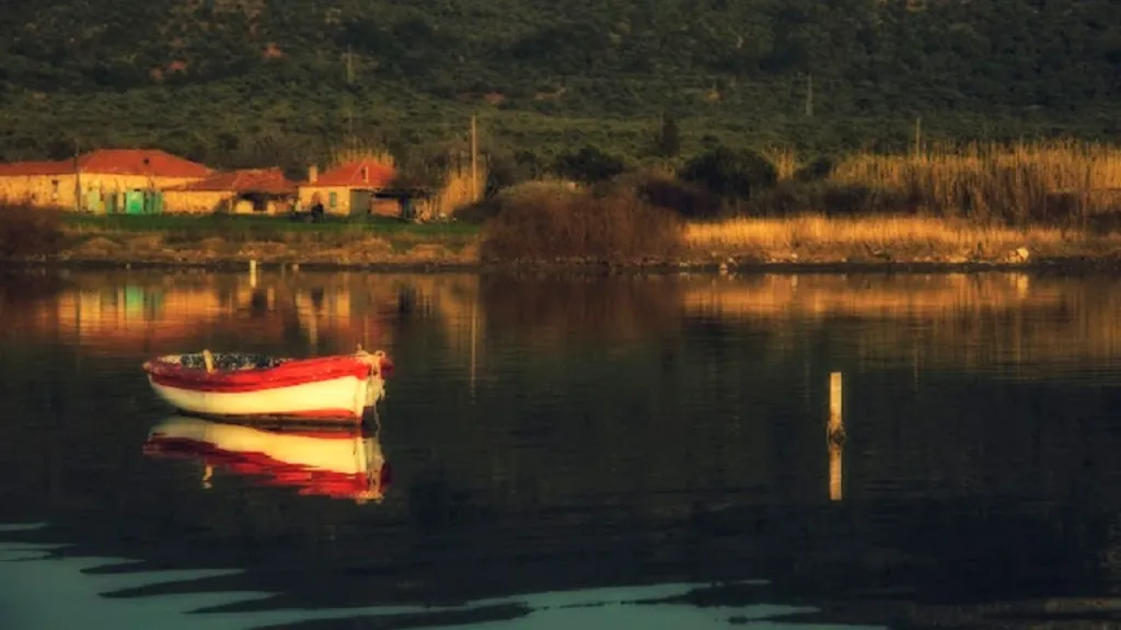 Kaz Dağları'nın eteklerinde, Edremit’e yalnızca yaklaşık 1 saat uzaklıkta yer