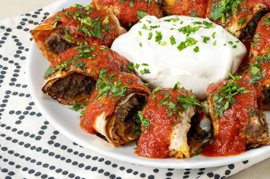 Evde kolayca hazırlanabilen Beyti Kebabı, özel davet sofralarının gözdesi olmaya