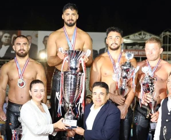 Balıkesirli Güreşçi Enes Doğan Elmalı’da Başpehlivan Oldu cb2d5c21 753d 44ac 8681 631019a6f595 - Marmara Bölge Gazetesi