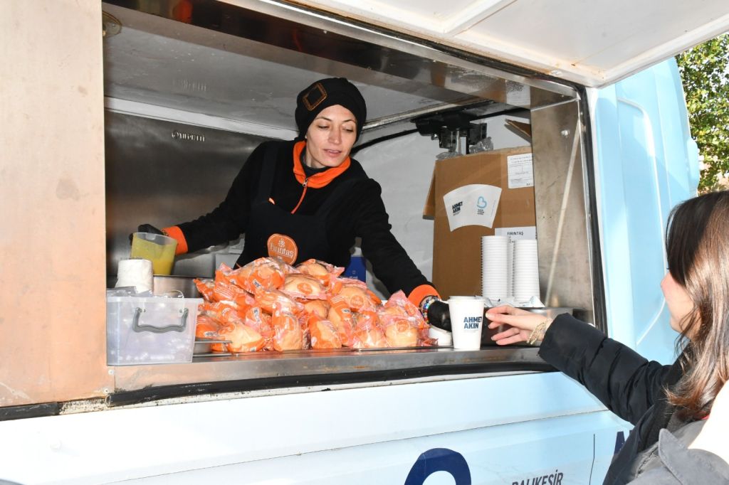 Balıkesir’de Öğrencilere Ücretsiz Günaydın Çorbası Dağıtılıyor cbfe0456 65c5 4fe9 9e84 71057053c5ef - Marmara Bölge Gazetesi