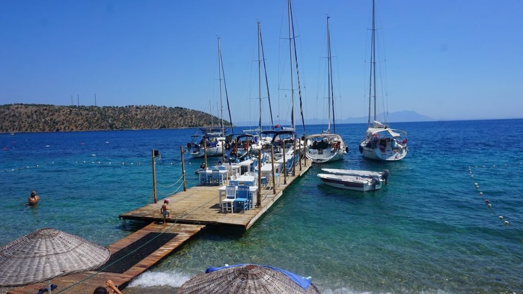 Bodrum’un saklı cennetlerinden Çökertme Koyu, berrak denizi ve huzurlu atmosferiyle