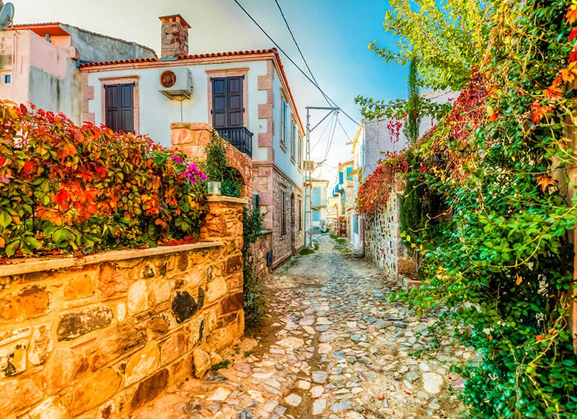 Balıkesir’in Ayvalık ilçesine bağlı olan Cunda Adası, Ege’nin saklı hazinelerinden