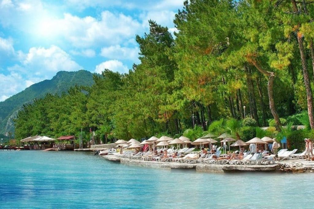 Muğla'nın Datça ilçesinde saklı kalan Dimitri Koyu, huzur arayan tatilciler