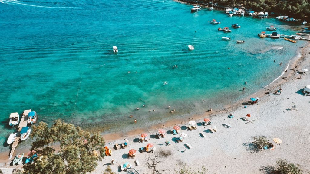 Ege’nin büyüleyici doğası, tarihi zenginlikleri ve masmavi deniziyle Fethiye, yalnızca