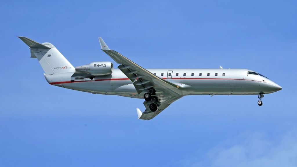 Milano’dan Londra’ya gitmek üzere havalanan Ryanair uçağında yolcuları şaşkına çeviren