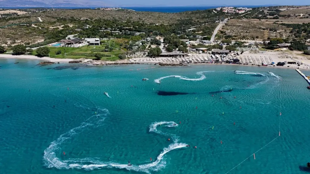 Termal Sularla Denizin Buluştuğu Tek Nokta! ilk kez cesmede duzenlendi dunya motosurf sampiyonasi basladi 1 - Marmara Bölge Gazetesi