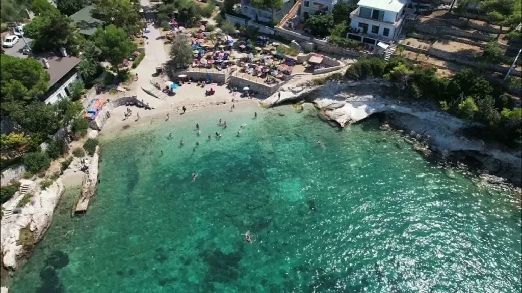 İzmir’in Karaburun ilçesinde saklı kalmış doğal güzelliklerden biri olan İncirliköy,