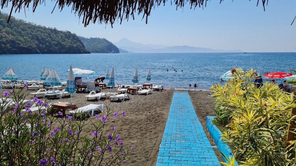 Fethiye ile Göcek arasında yer alan İnlice Plajı, ücretsiz girişi,