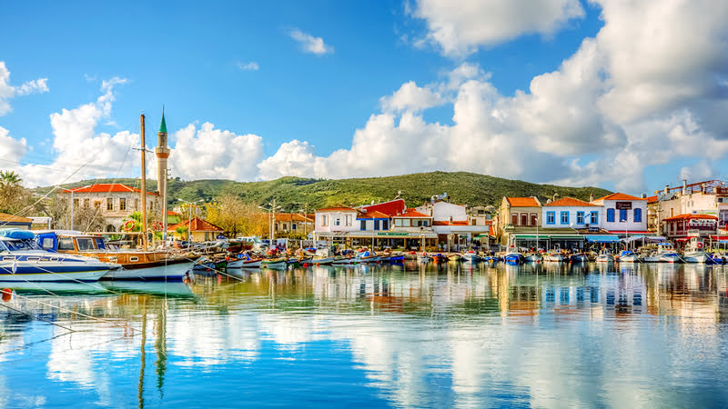 Ege’nin incisi Urla, taş evleri, şarap bağları ve berrak deniziyle