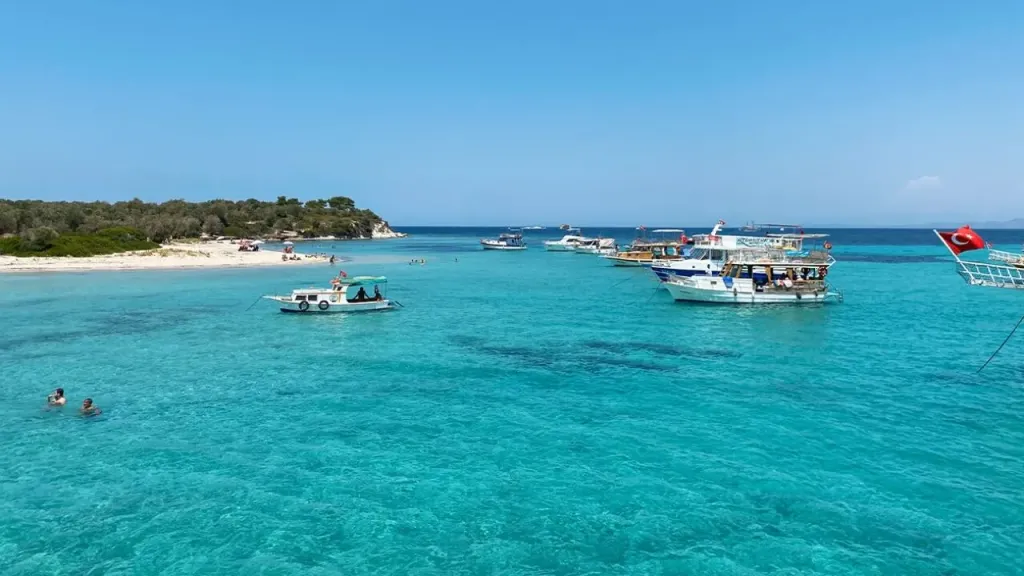 İzmir’in Bu Adası Eylül’de Bile Ilık Deniziyle Yazı Uzatıyor izmirin bir garip adasina yolculuk izmire 2 saat uzaklikta 2 - Marmara Bölge Gazetesi