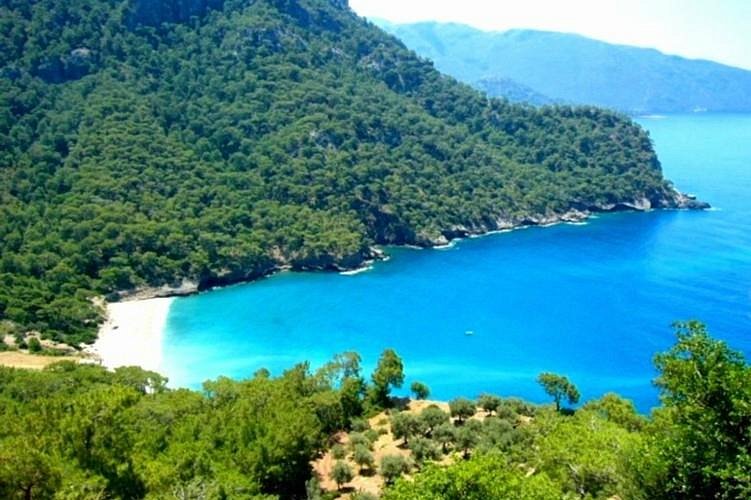 Doğayla baş başa kalmak isteyenler için Muğla’daki Kabak Koyu, eşsiz