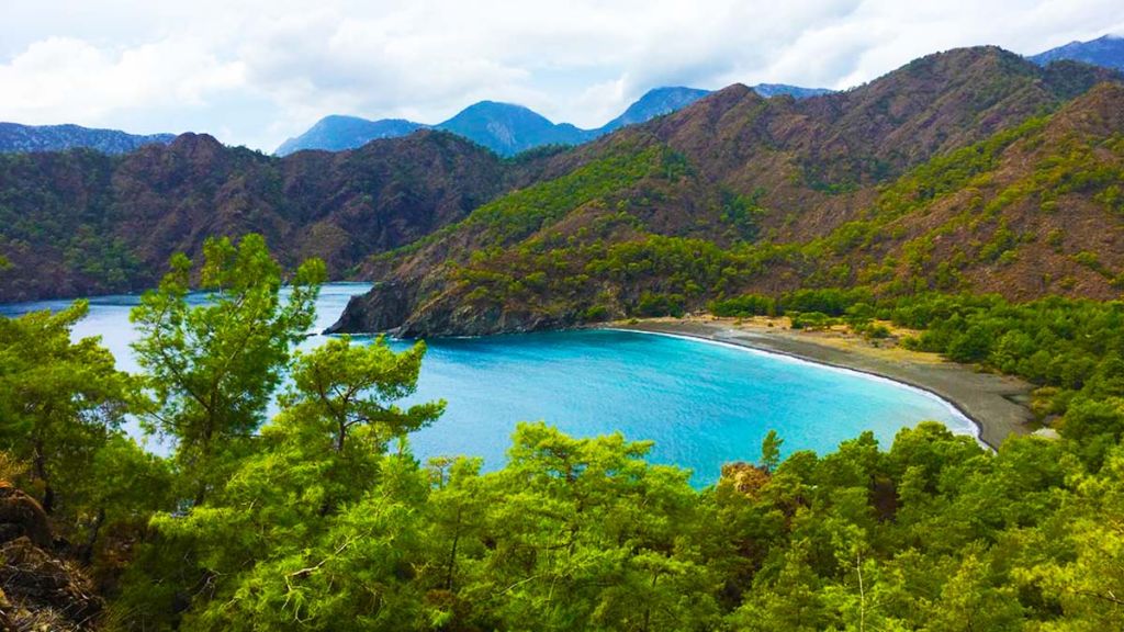 Olympos ve Adrasan’ın kalabalığından uzak, Antalya’nın gizli güzelliklerinden Maden Koyu