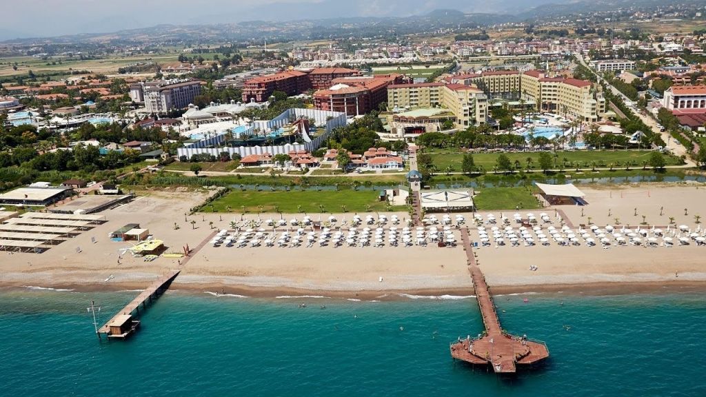 Antalya’nın doğayla iç içe saklı cenneti Kızılağaç Plajı, dingin atmosferi