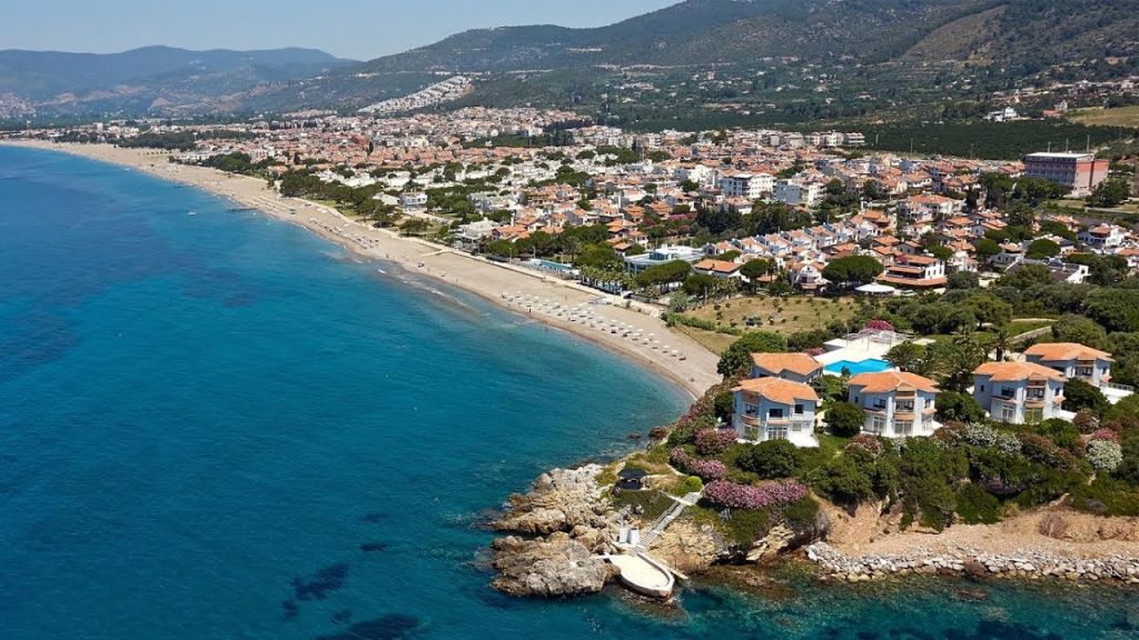 İzmir’e yalnızca bir saat uzaklıkta olan Gümüldür, hem tarihi hem