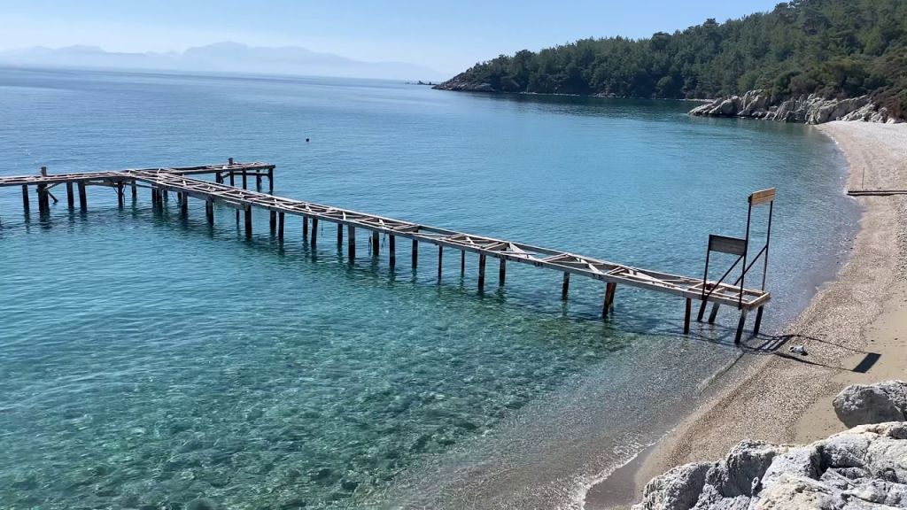 Muğla’nın saklı cennetlerinden Hurma Sahili, sakinliği ve doğallığıyla tatilcilerin yeni