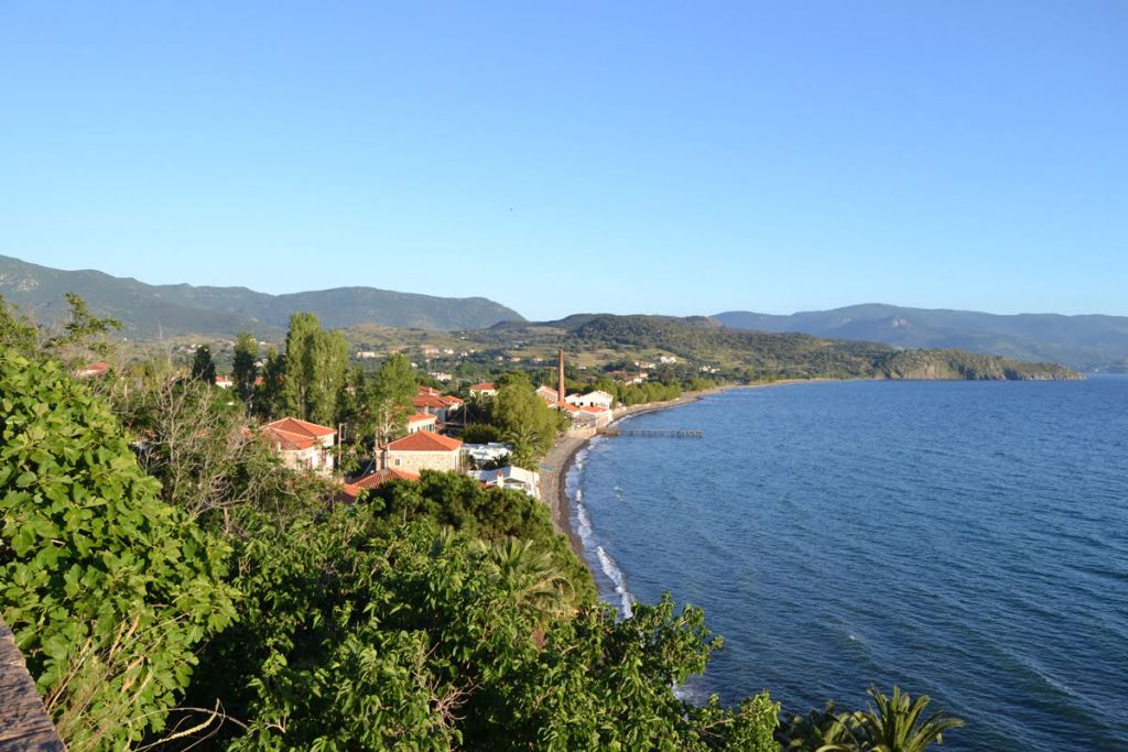 Ege’nin saklı kalmış güzelliklerinden Petra Koyu, berrak denizi ve altın