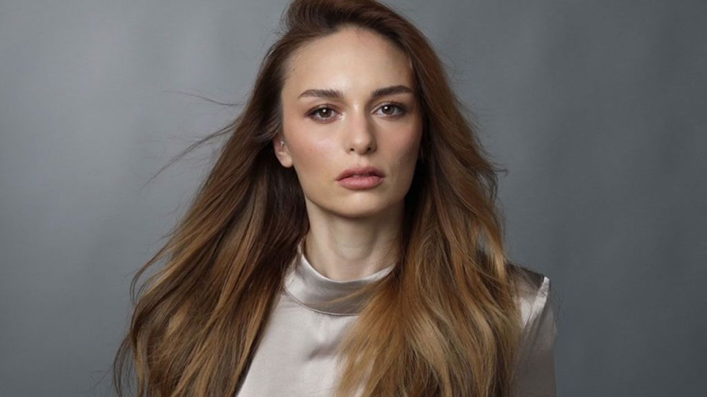 30 Ağustos’ta annesi Meltem Vural’ı kaybeden ünlü oyuncu Nilperi Şahinkaya’nın