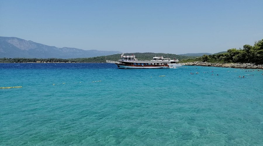 Altın sarısı kumları ve masmavi deniziyle Muğla’nın gözde duraklarından biri