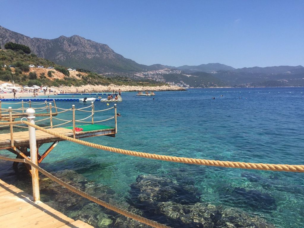 İnceboğaz Plajı, Kaş’ın doğa severler için vazgeçilmez rotalarından biri olup,